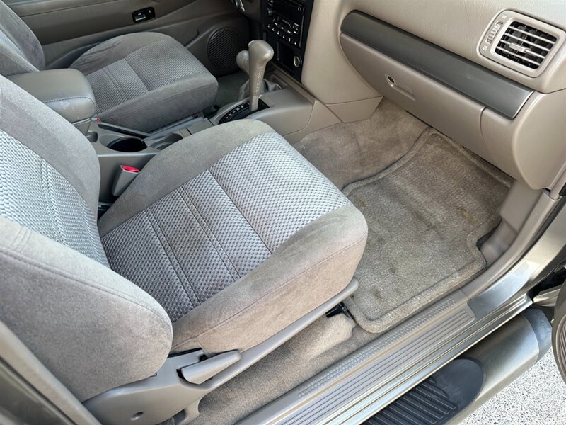 Used 2004 Nissan Pathfinder SE AWD/4WD image 27