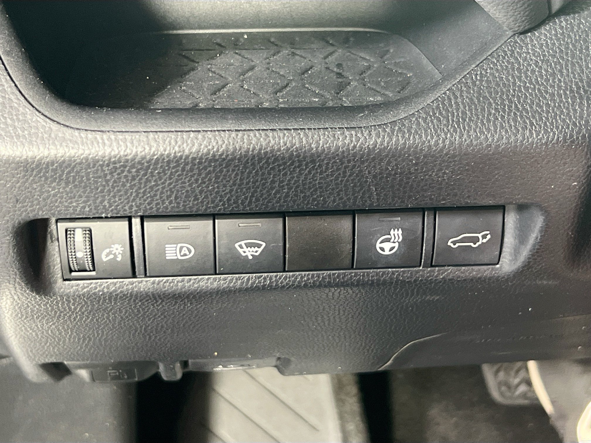 Used 2019 Toyota RAV4 XLE Premium w/ Cold Weather Package AWD/4WD image 10