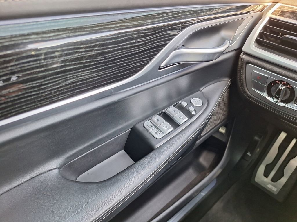 Used 2019 BMW 740i w/ Executive Package image 25