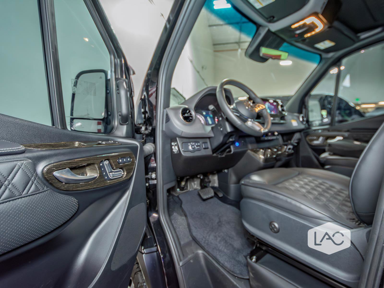 Used 2025 Mercedes-Benz Sprinter 3500 image 24