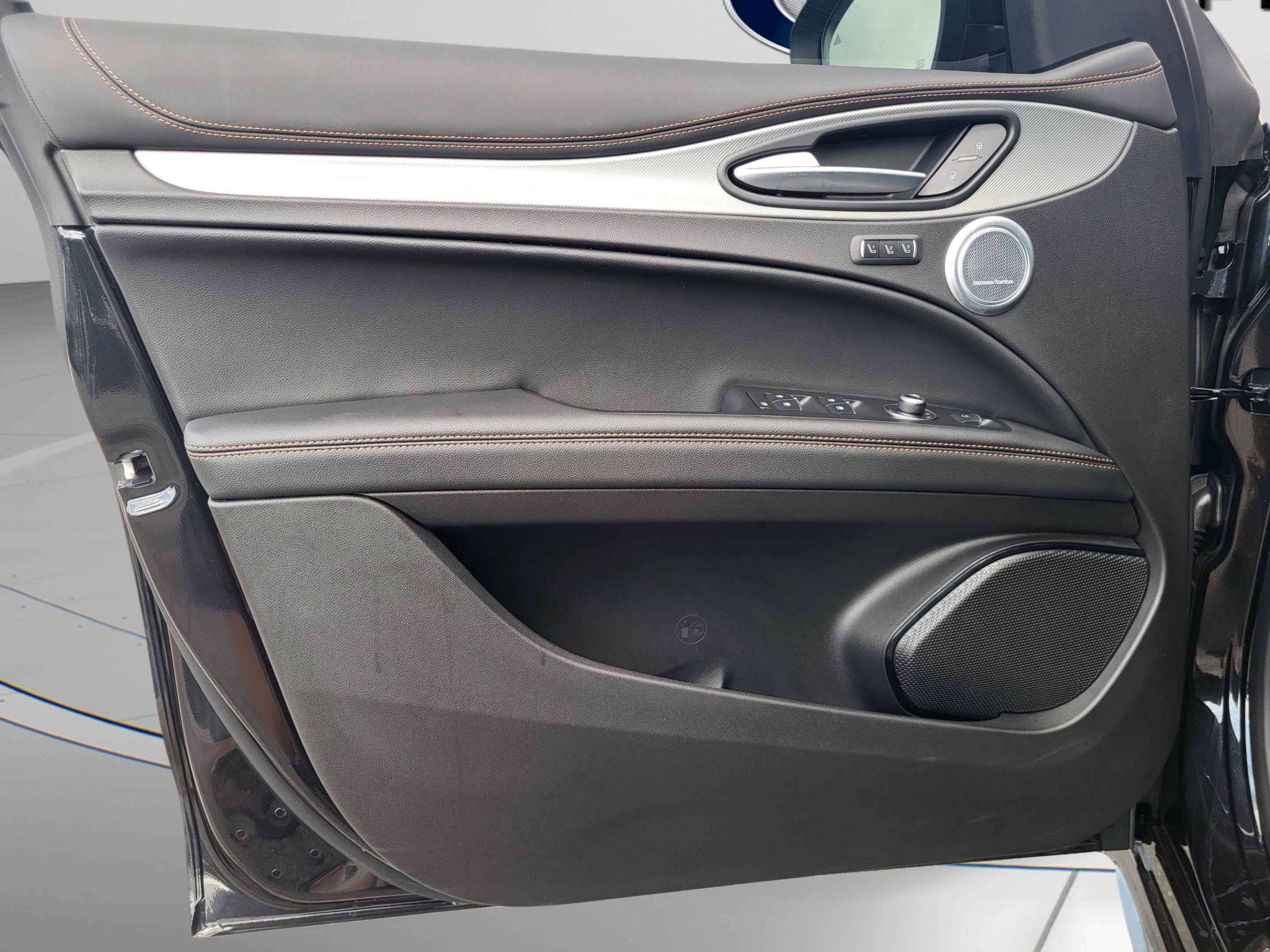 New 2025 Alfa Romeo Stelvio Sprint image 27