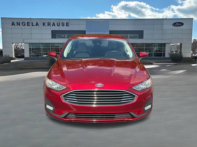 Used 2019 Ford Fusion SE w/ Equipment Group 151A FWD image 2