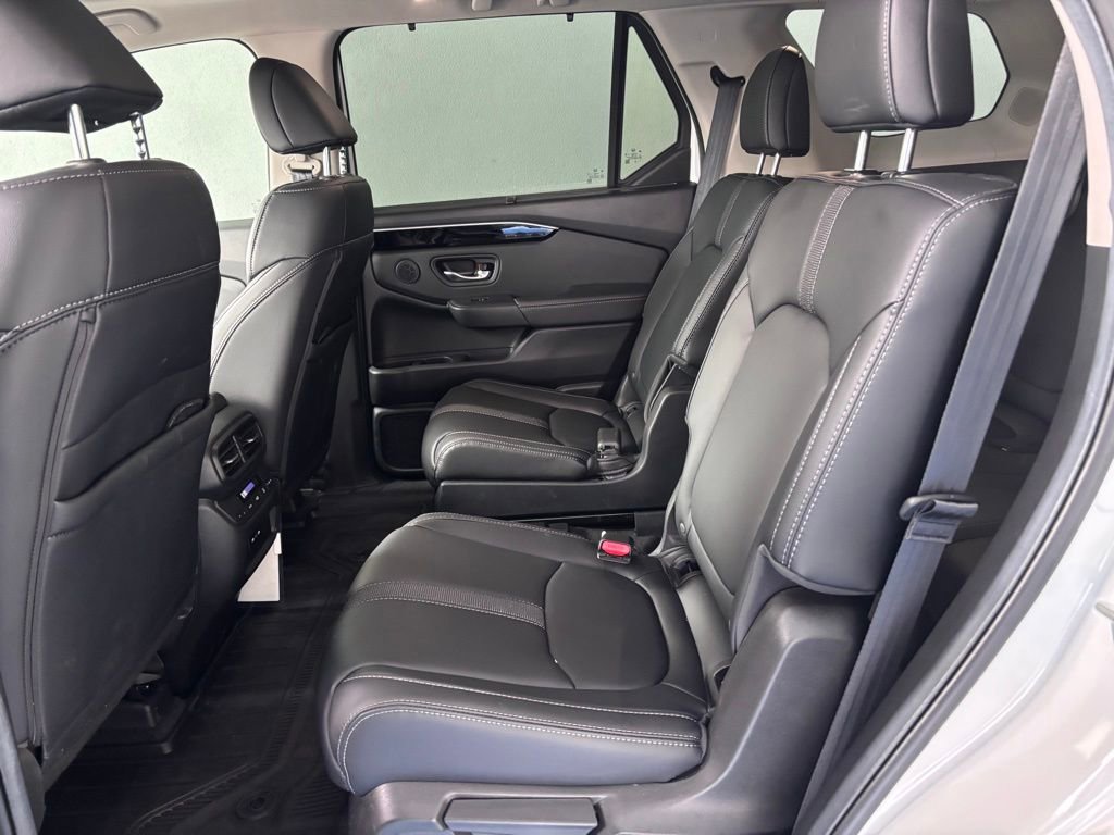 Used 2025 Honda Pilot Touring image 15