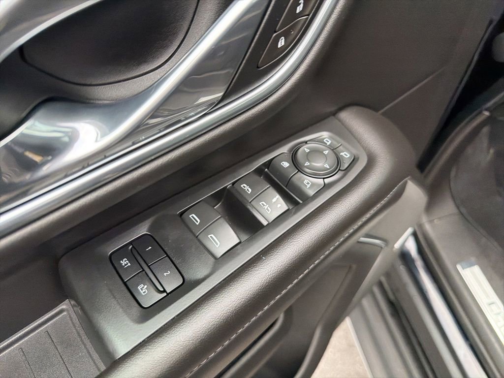 Used 2021 Chevrolet Tahoe LT w/ LT Signature Package image 38