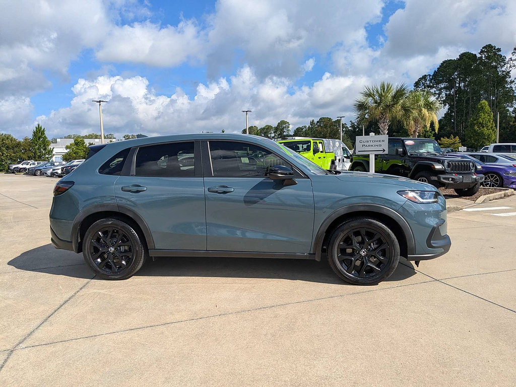 Used 2023 Honda HR-V Sport image 2