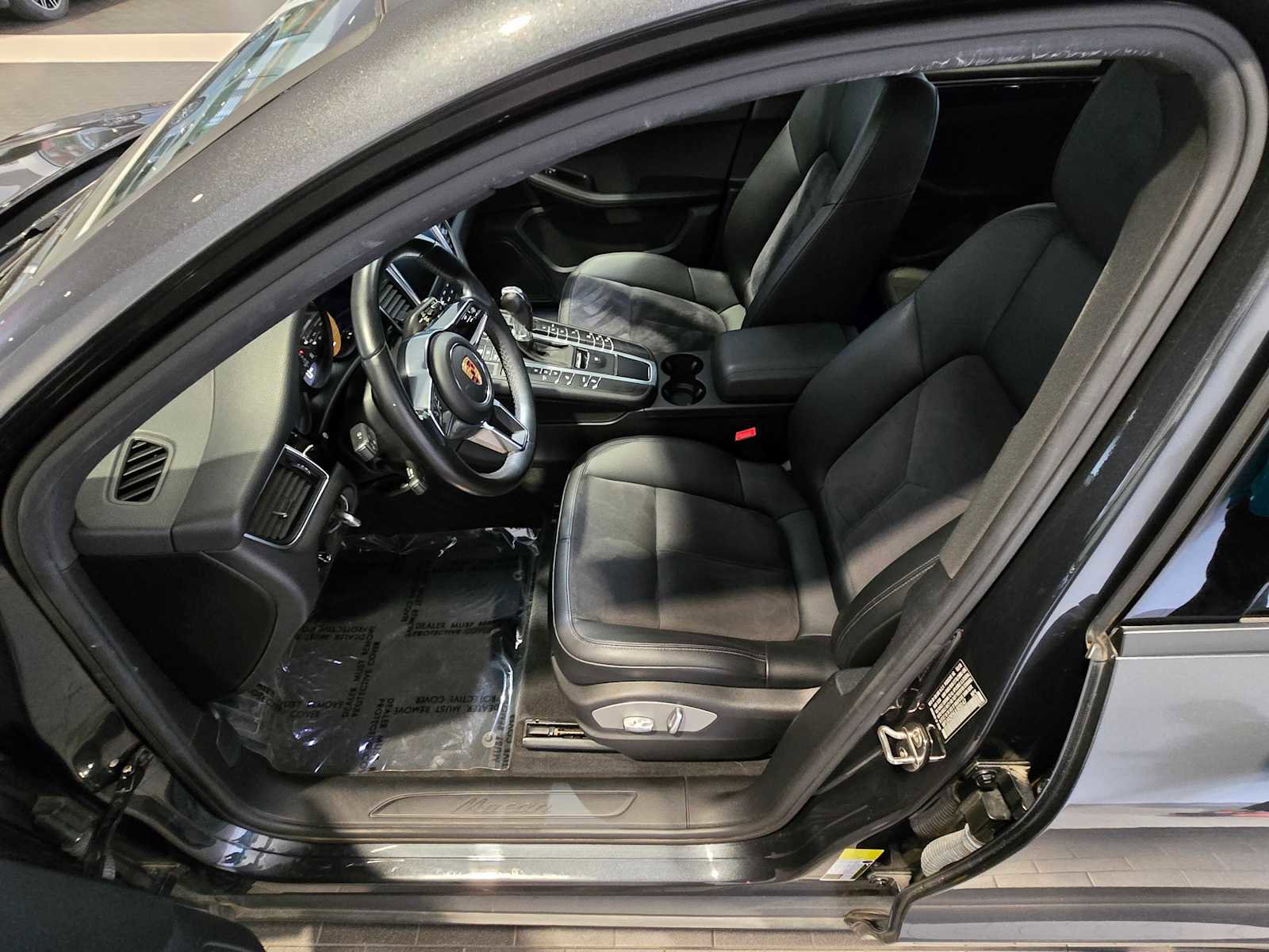 Used 2018 Porsche Macan image 19