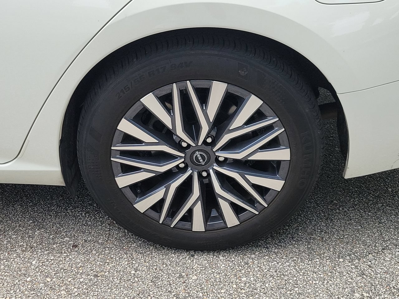Used 2025 Nissan Altima 2.5 SV FWD image 5