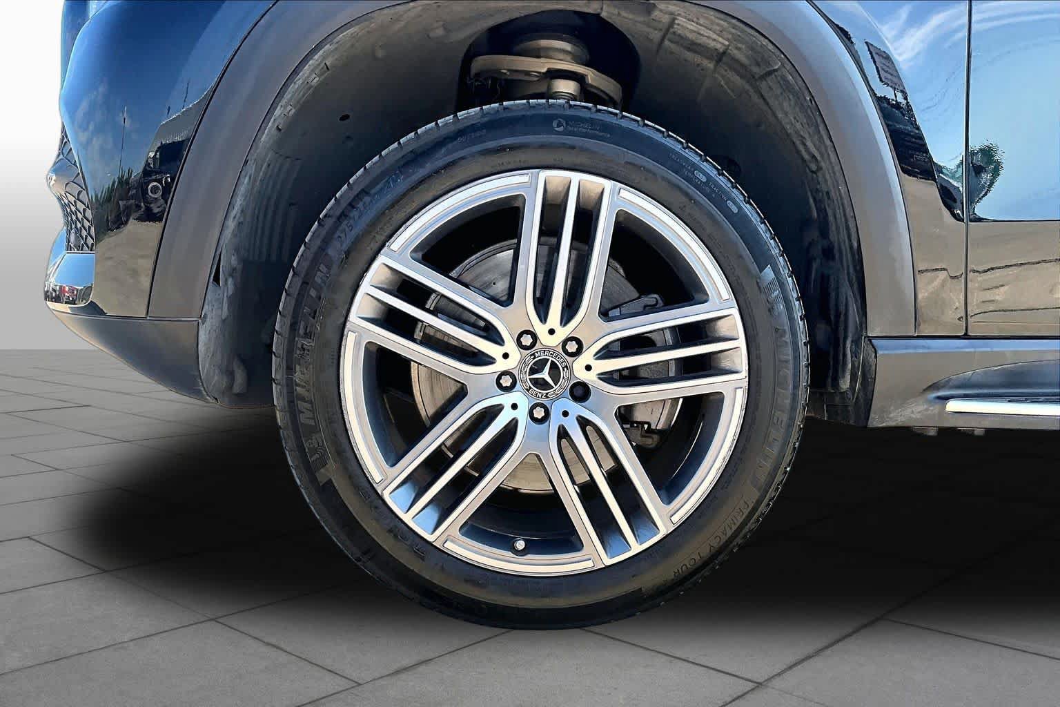Used 2022 Mercedes-Benz GLS 450 4MATIC image 11
