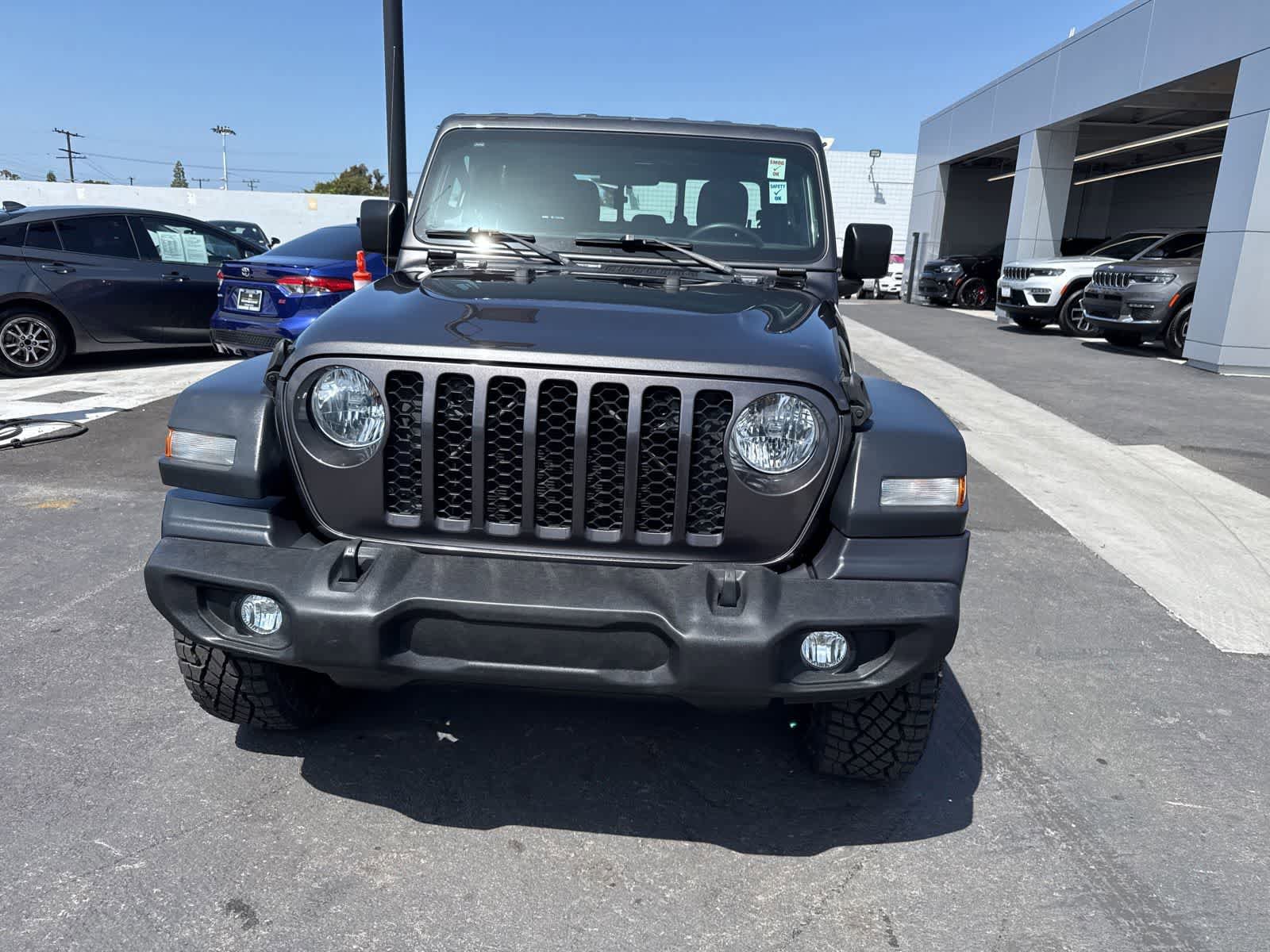 Used 2020 Jeep Gladiator Sport w/ Auxiliary Switch Group AWD/4WD image 5