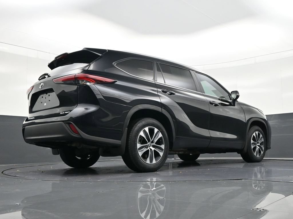 Used 2024 Toyota Highlander XLE image 28