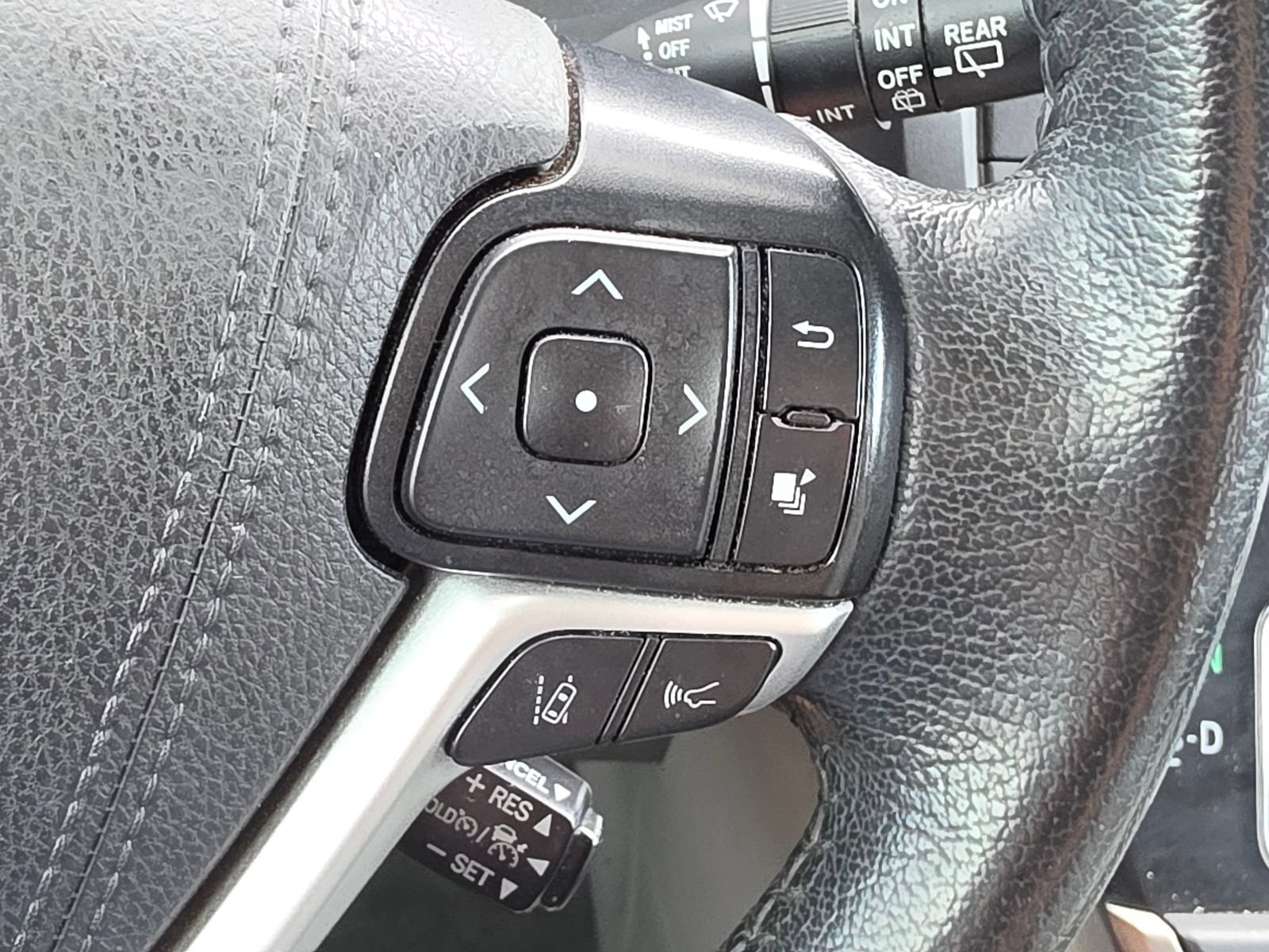 Used 2020 Toyota Sienna XLE Premium FWD image 23