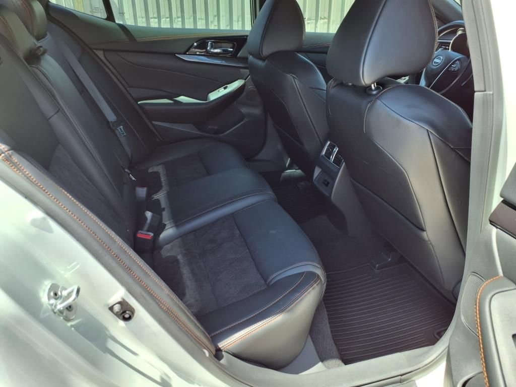 Used 2023 Nissan Maxima SR w/ Sport Mat Group image 15