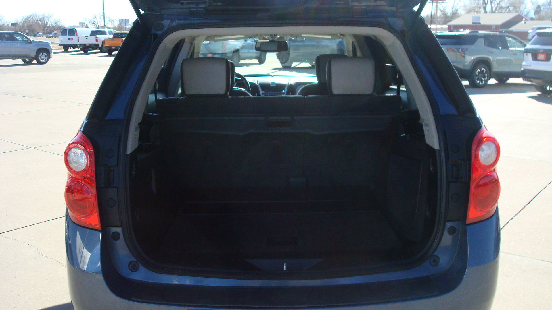 Used 2011 Chevrolet Equinox LT w/ Cargo Management Package AWD/4WD image 12