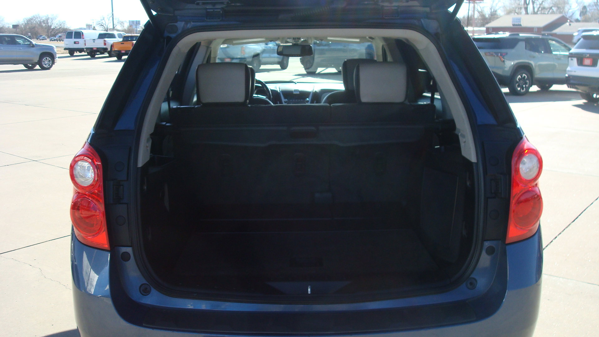 Used 2011 Chevrolet Equinox LT w/ Cargo Management Package image 12