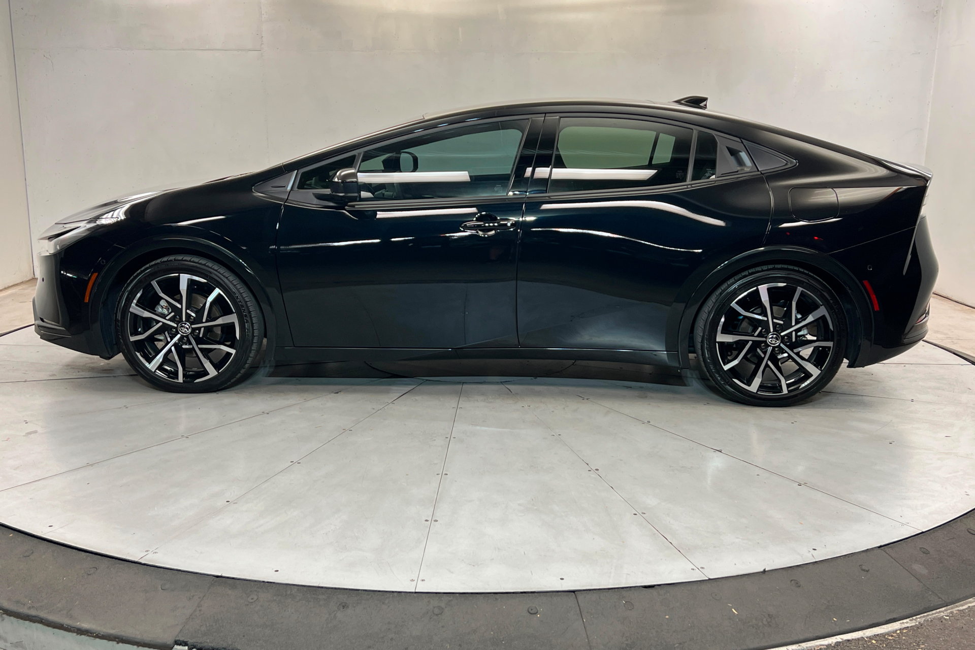 Used 2026 Toyota Prius Plug-In Hybrid w/ Limited Premium Package FWD image 2