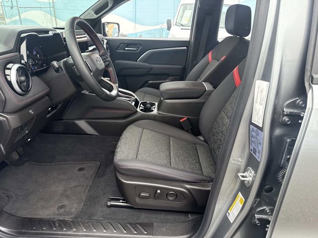 Used 2024 Chevrolet Colorado Z71 w/ Z71 Convenience Package 2 image 19