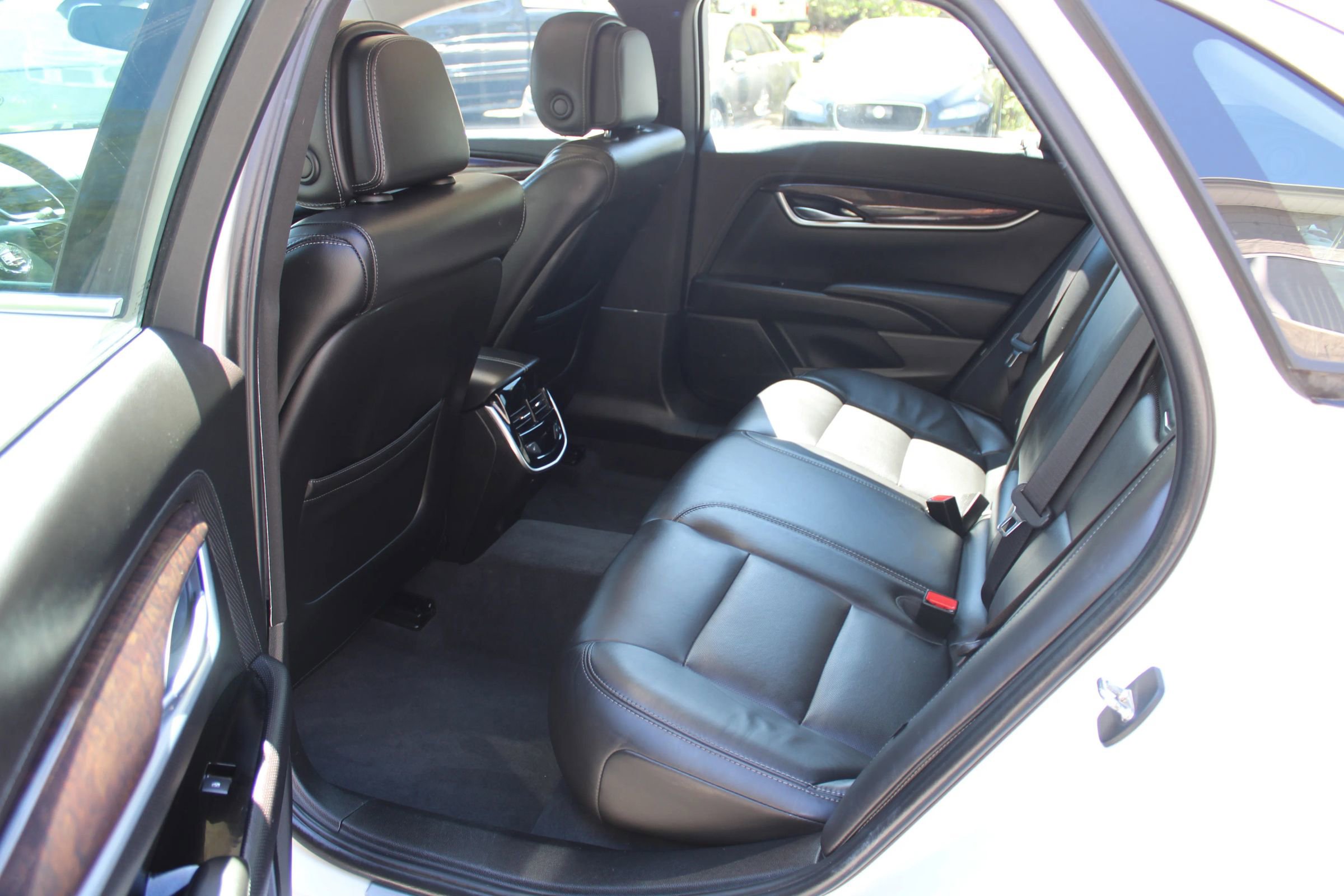 Used 2013 Cadillac XTS Luxury image 19