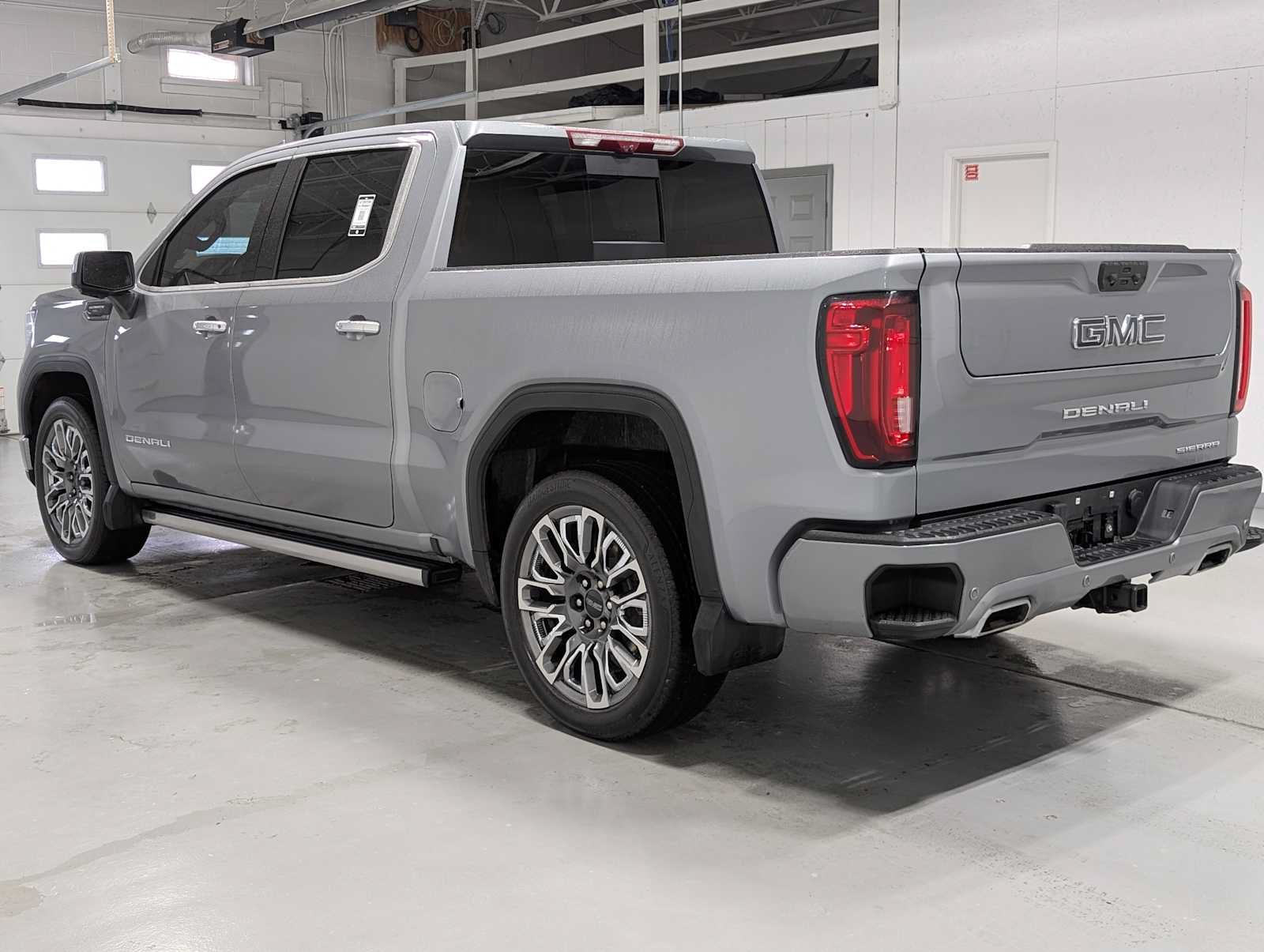 Certified 2024 GMC Sierra 1500 Denali Ultimate AWD/4WD image 11
