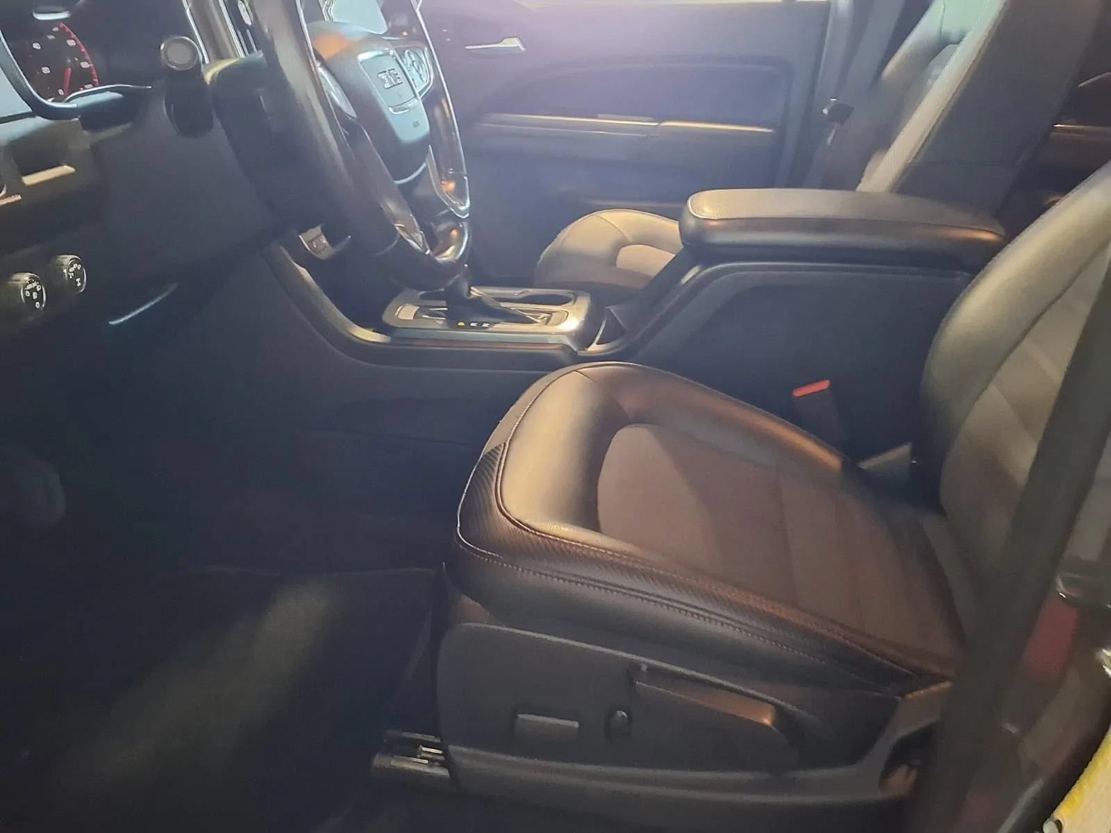 Used 2015 GMC Canyon SLE w/ All-Terrain Package AWD/4WD image 19
