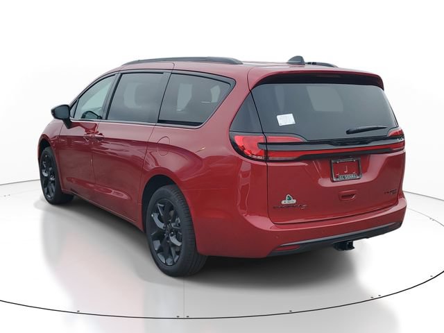 New 2027 Chrysler Pacifica Limited w/ Family Tech Group AWD/4WD image 3