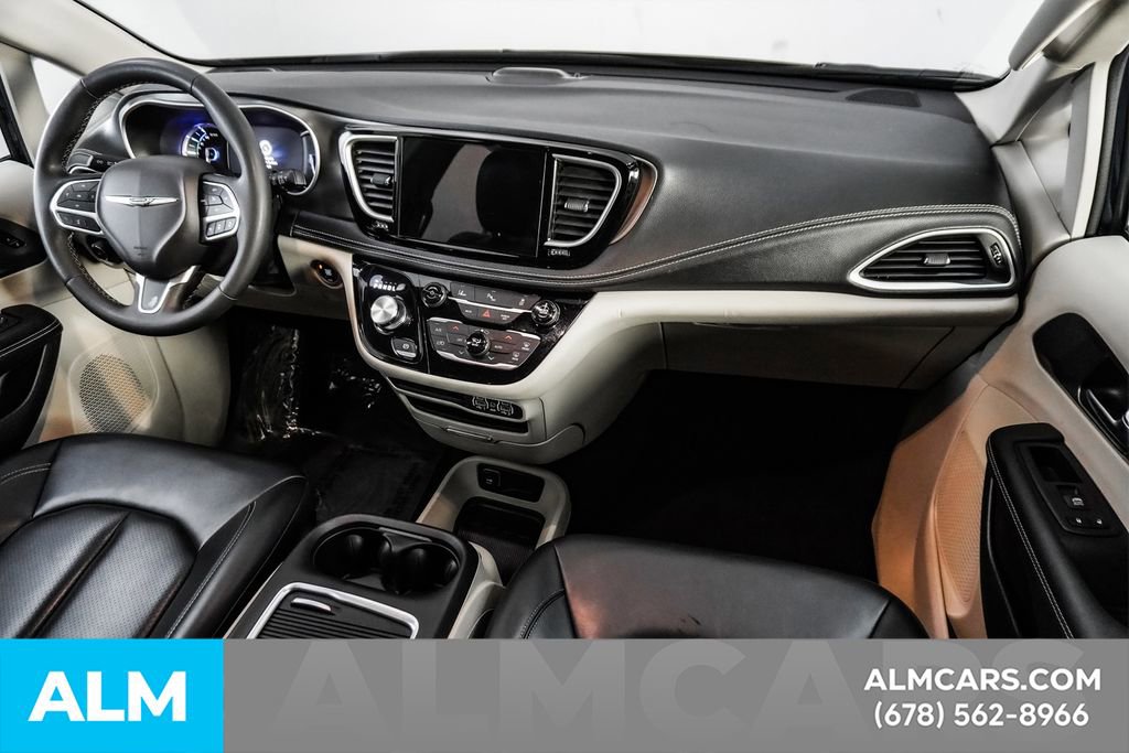 Used 2024 Chrysler Pacifica Select image 23