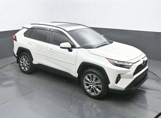 Used 2022 Toyota RAV4 XLE Premium AWD/4WD image 29