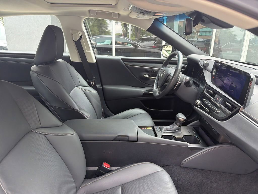 Used 2024 Lexus ES 300h w/ Premium Package FWD image 4