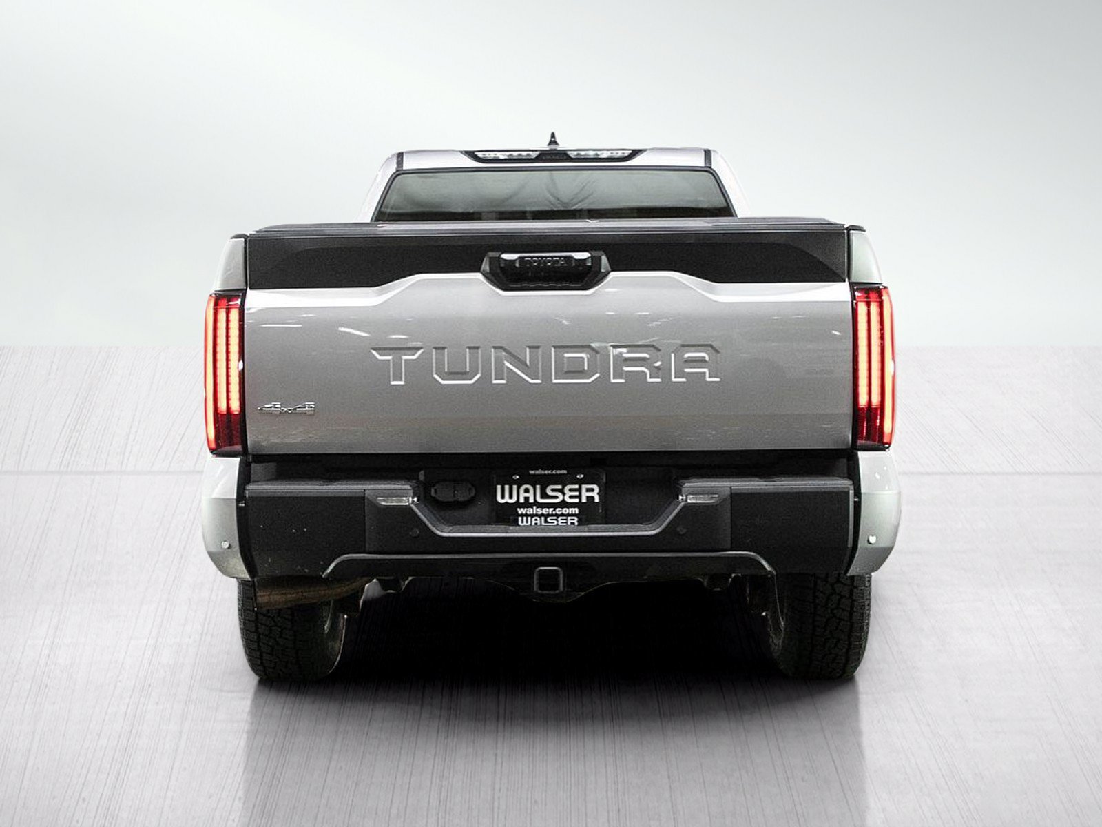 Used 2022 Toyota Tundra SR5 w/ SR5 Convenience Package AWD/4WD image 6