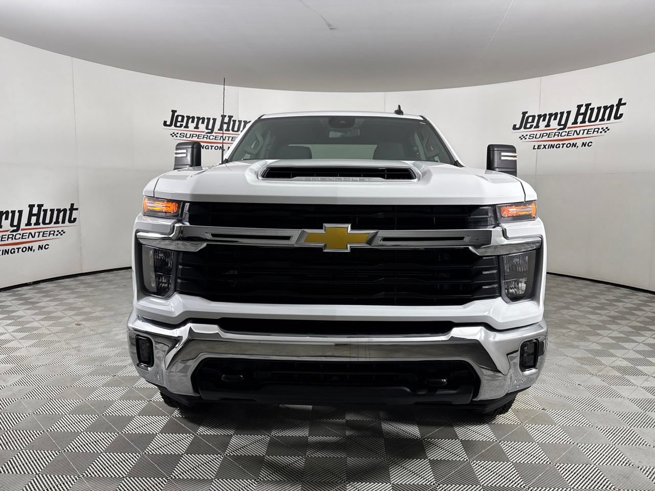 Used 2025 Chevrolet Silverado 2500 LT w/ Convenience Package AWD/4WD image 2