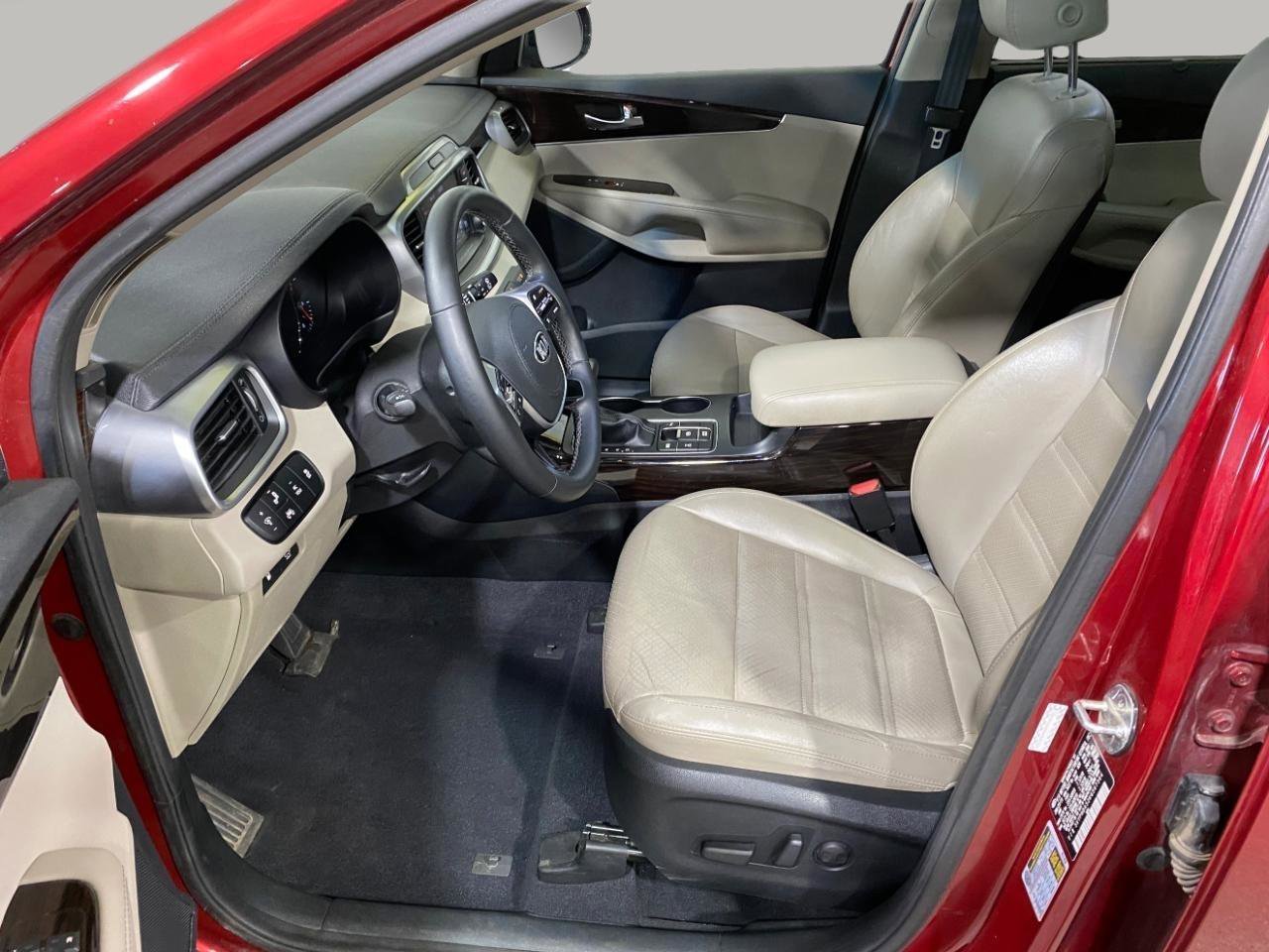 Used 2019 Kia Sorento EX w/ EX Touring Package AWD/4WD image 22