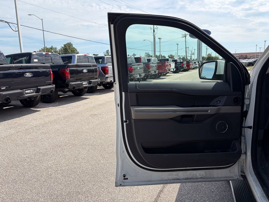 Used 2021 Ford Expedition Max XLT AWD/4WD image 11
