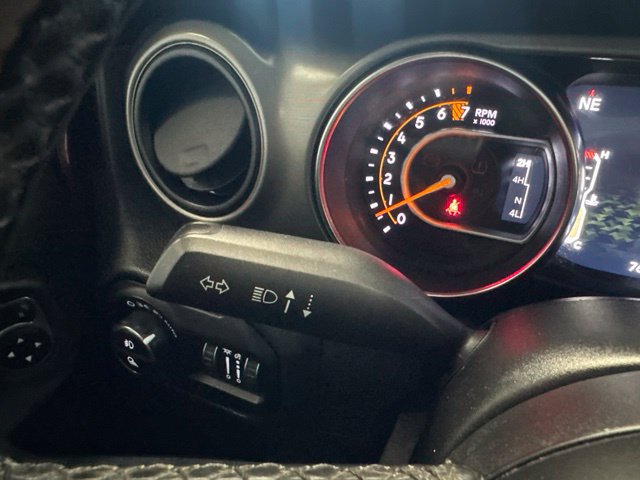 Used 2021 Jeep Gladiator Sport AWD/4WD image 34