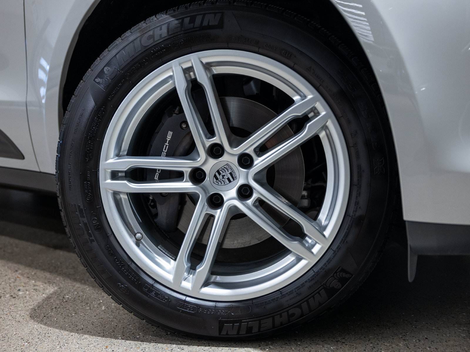 Certified 2026 Porsche Macan AWD/4WD image 12
