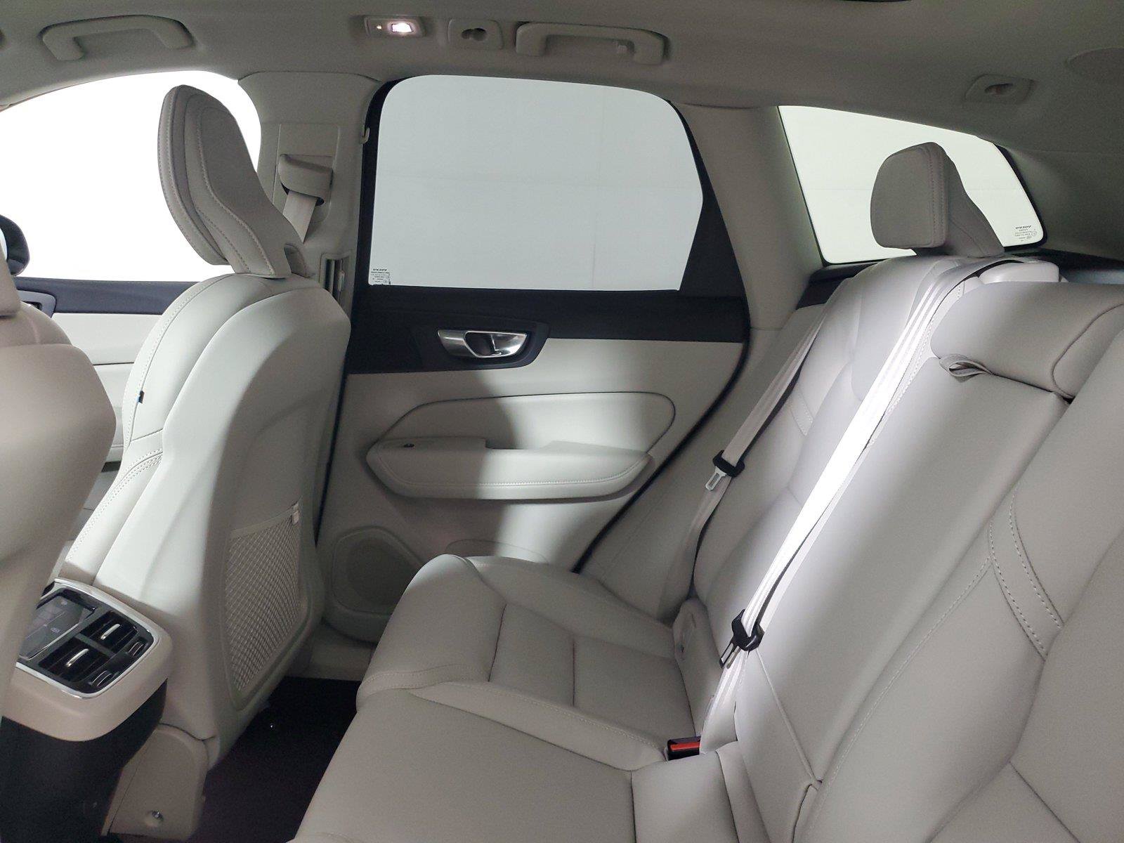New 2027 Volvo XC60 B5 Ultra AWD/4WD image 12