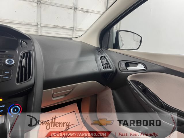 Used 2015 Ford Focus SE FWD image 38