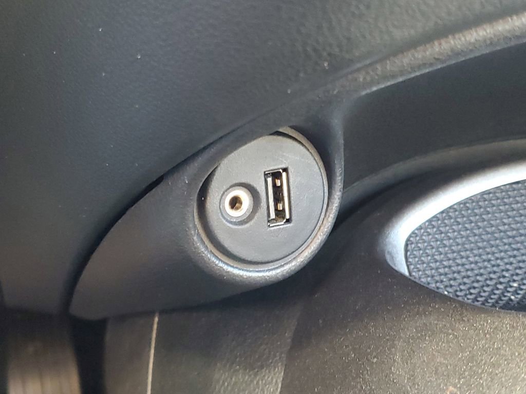 Used 2015 Nissan Juke SV w/ Technology Package image 23