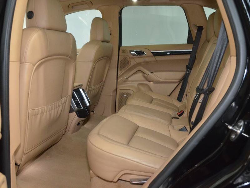 Used 2017 Porsche Cayenne Platinum Edition w/ Premium Package (PJV) AWD/4WD image 32