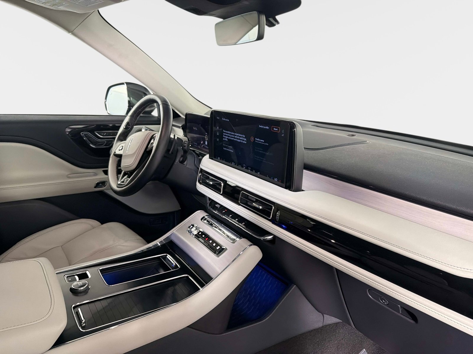 Used 2025 Lincoln Aviator Reserve w/ Equipment Group 201A AWD/4WD image 24