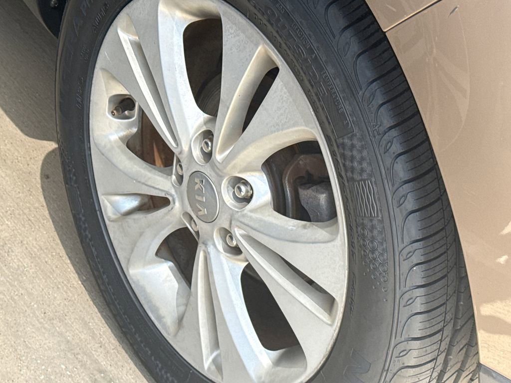 Used 2014 Kia Soul + FWD image 7
