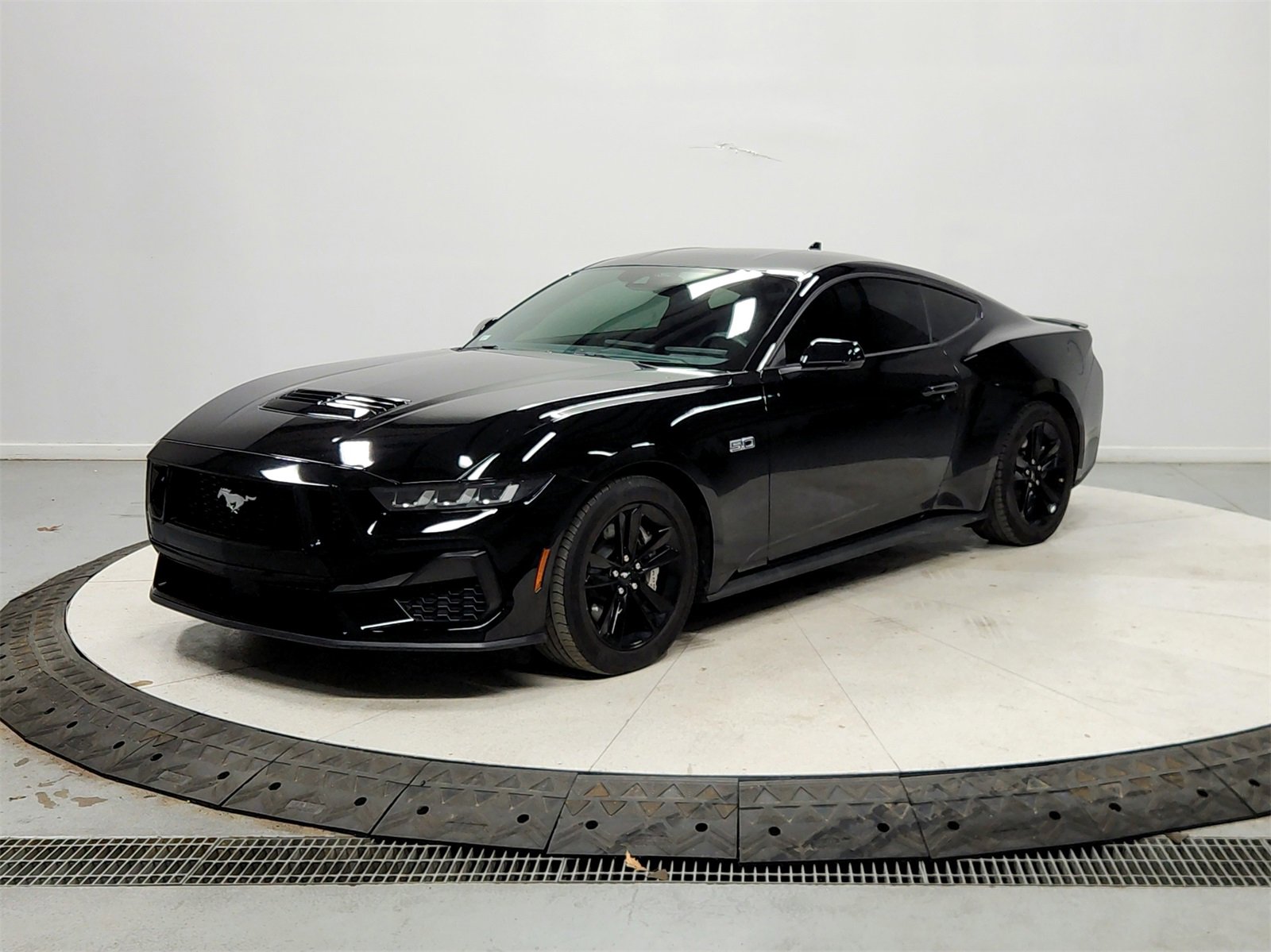 Used 2024 Ford Mustang GT image 3