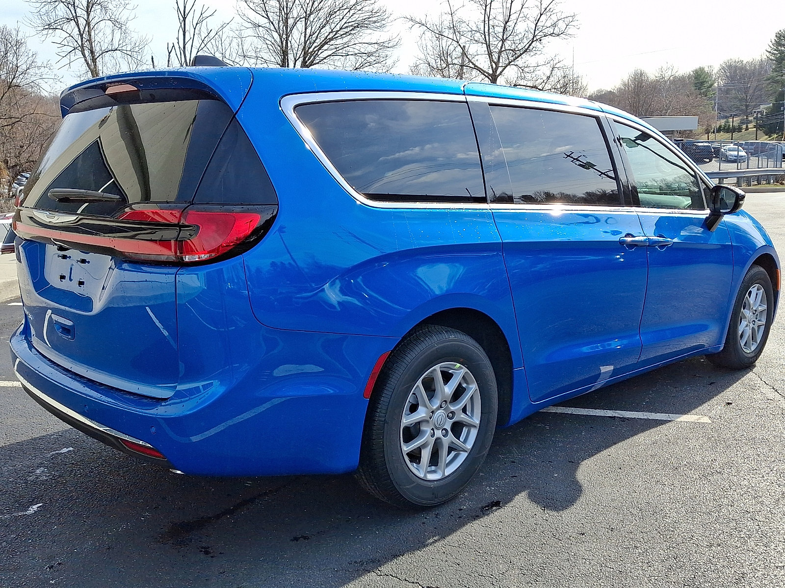 New 2026 Chrysler Pacifica Select image 3