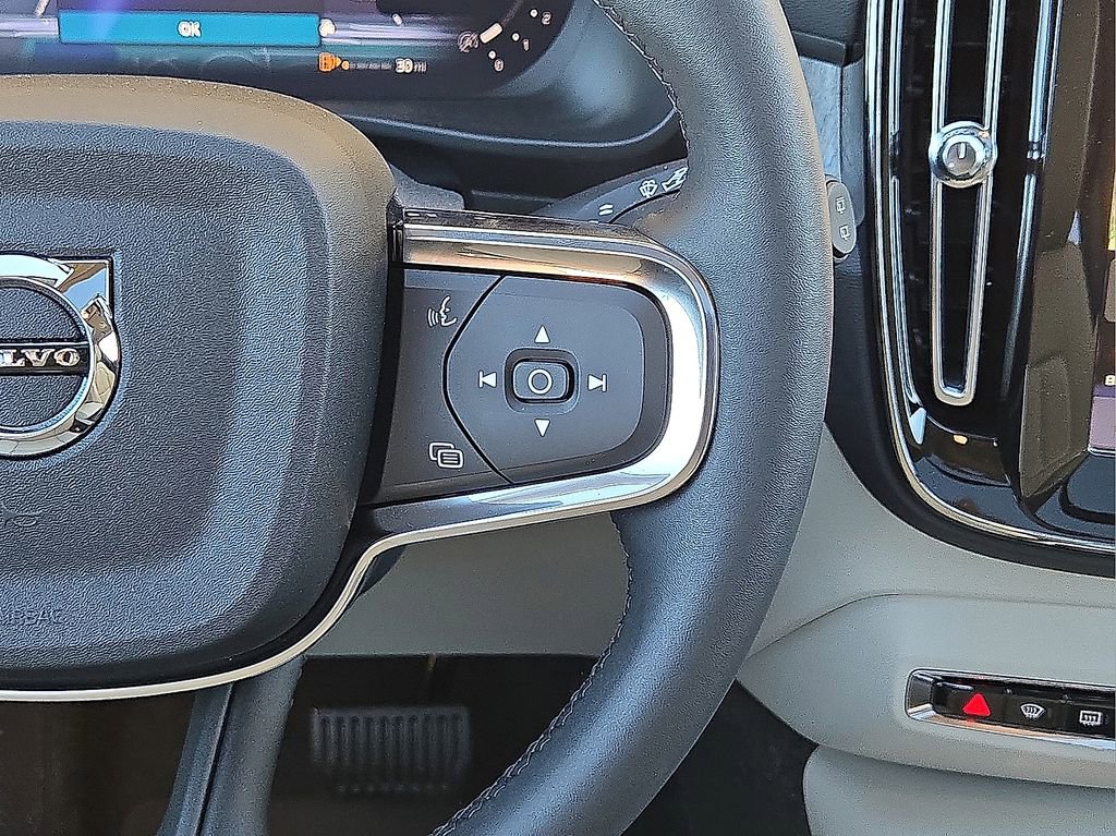 New 2026 Volvo XC40 B5 Plus w/ Protection Package Premier AWD/4WD image 19
