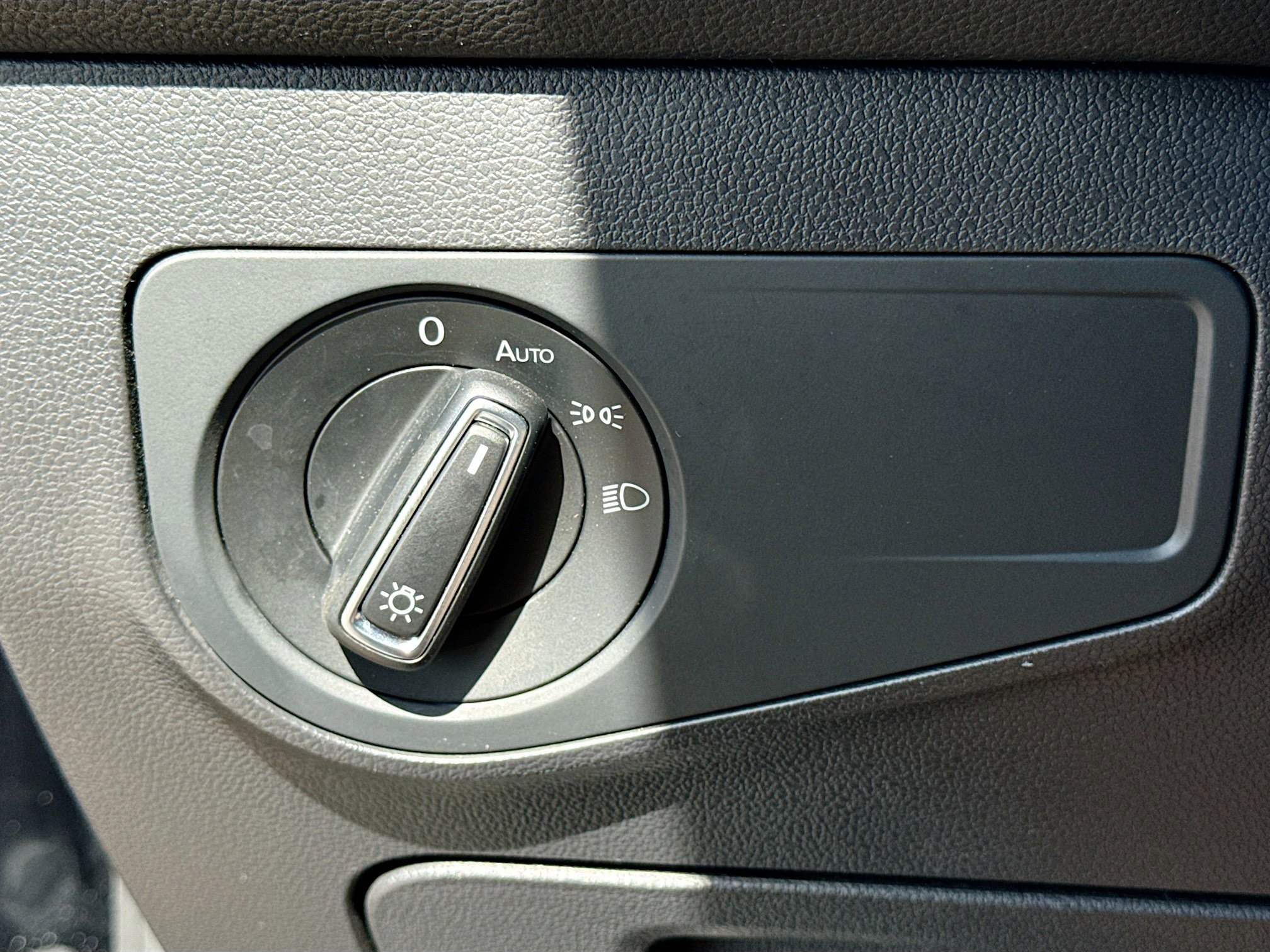 Used 2023 Volkswagen Tiguan SE R-Line image 32