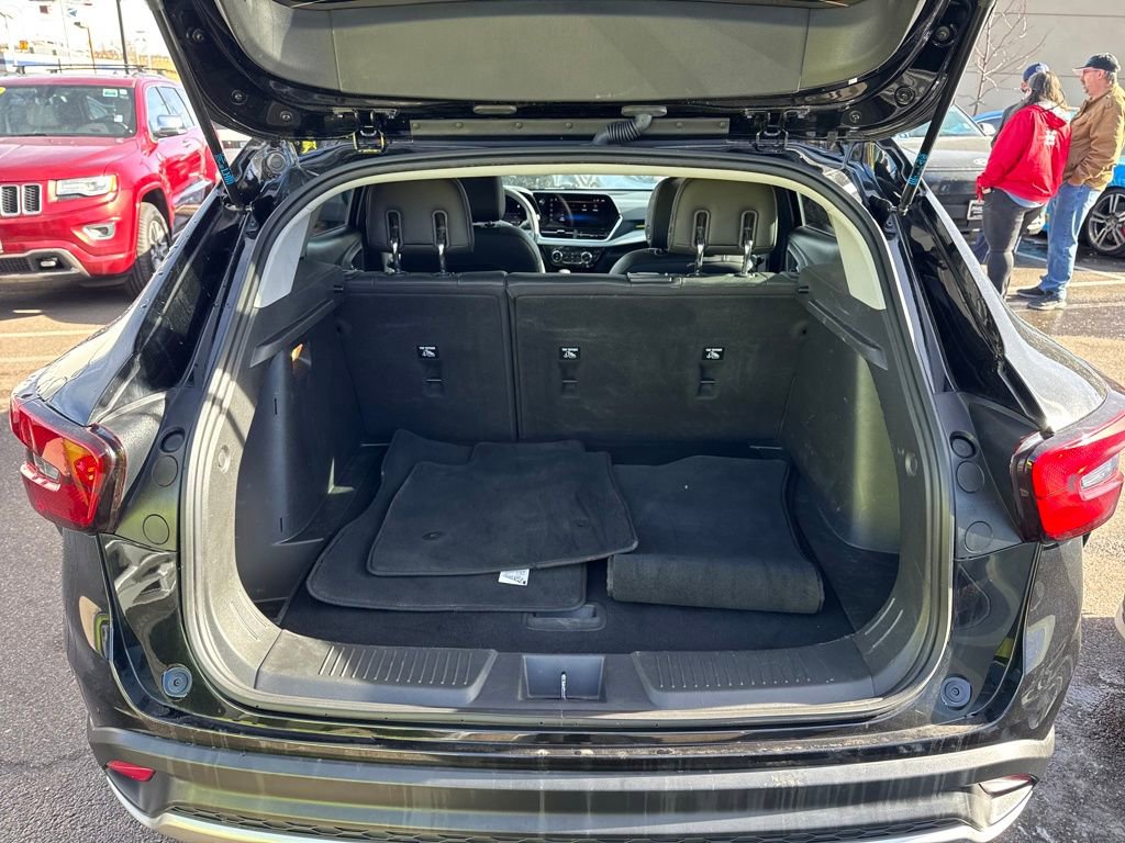 Used 2024 Chevrolet Trax LT image 12