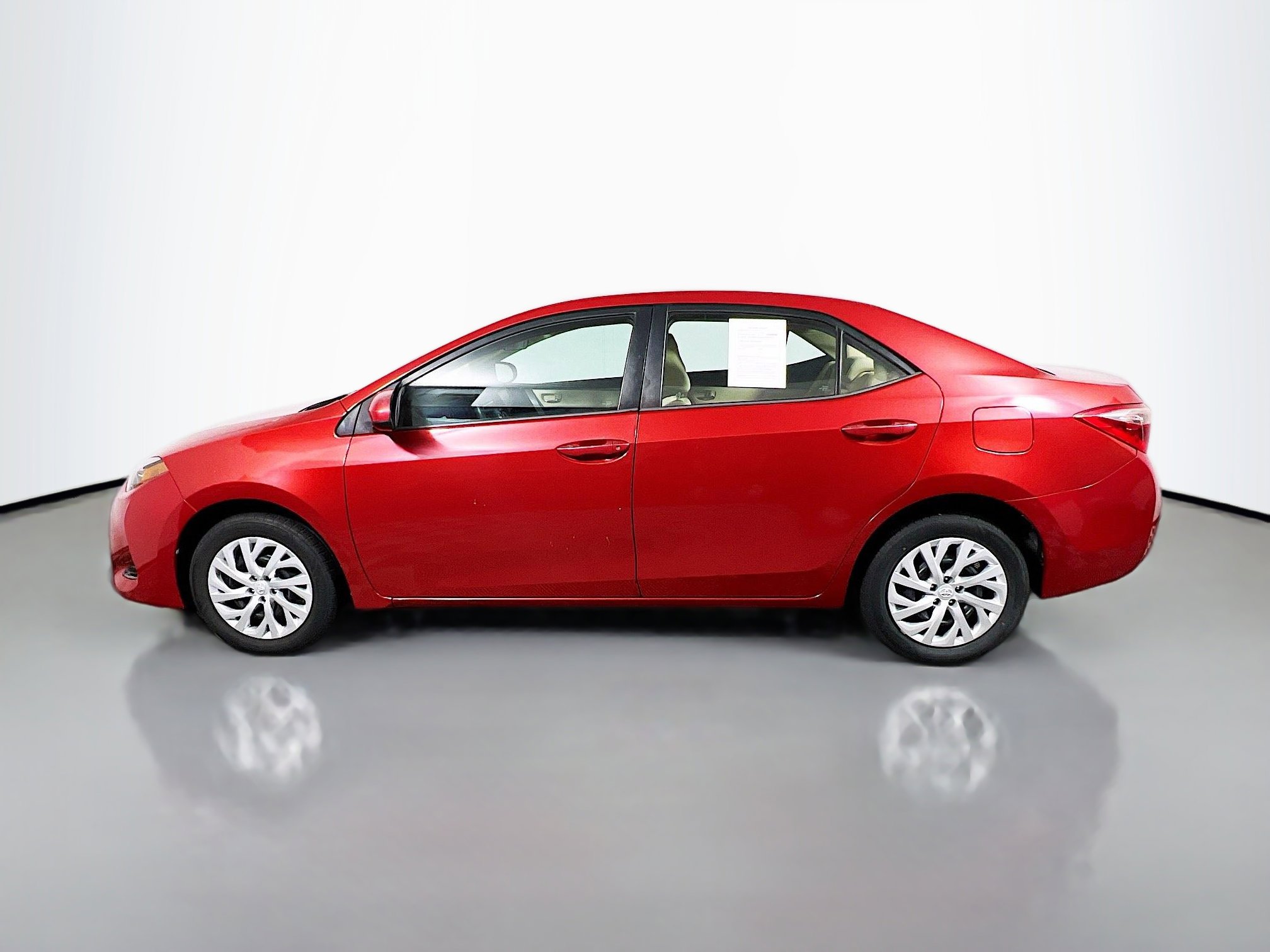Used 2018 Toyota Corolla LE image 9