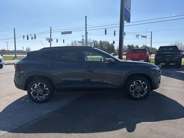 New 2026 Chevrolet Trax LT w/ Driver Confidence Package FWD image 5