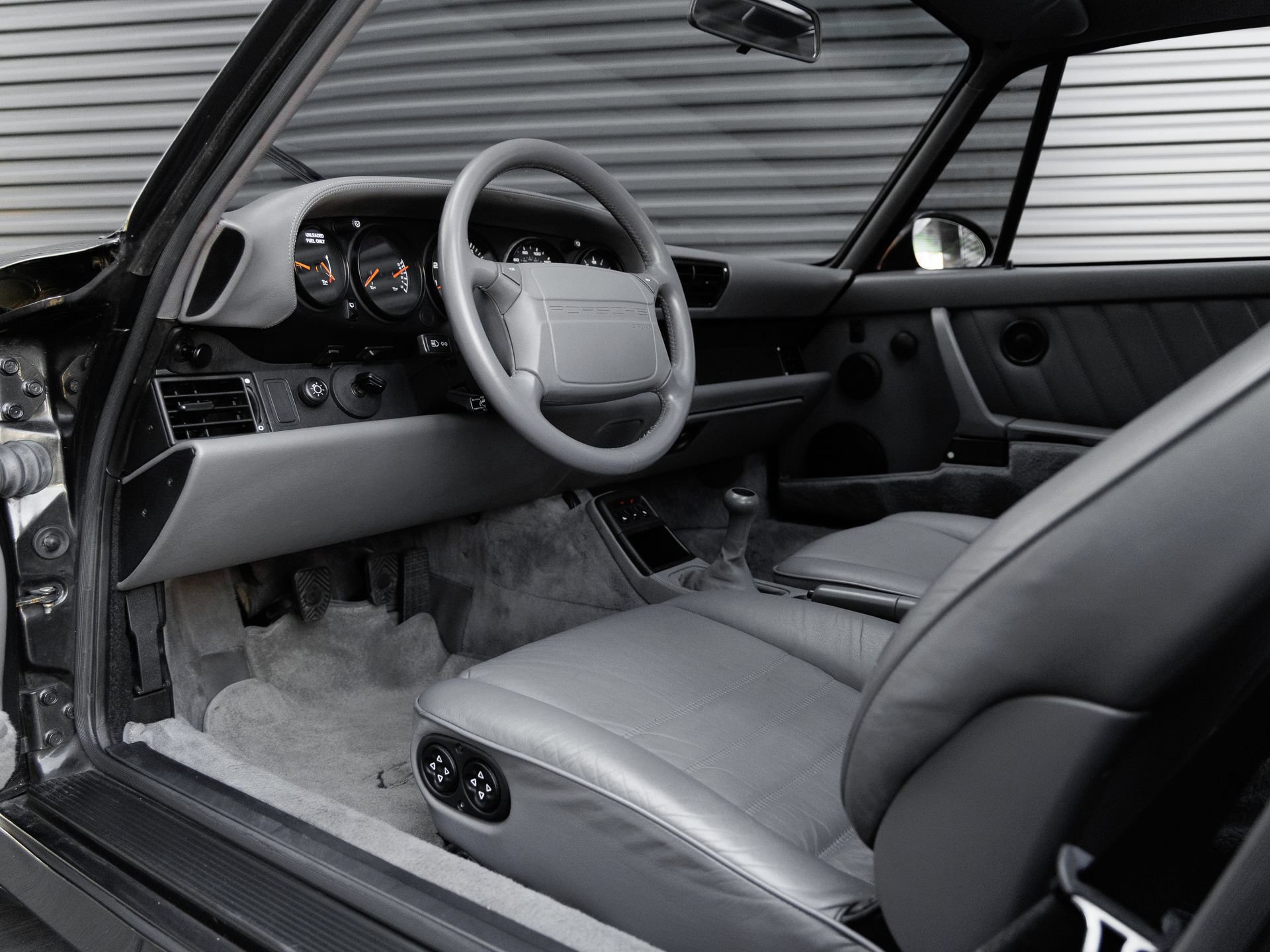 Used 1992 Porsche 911 Turbo RWD image 4