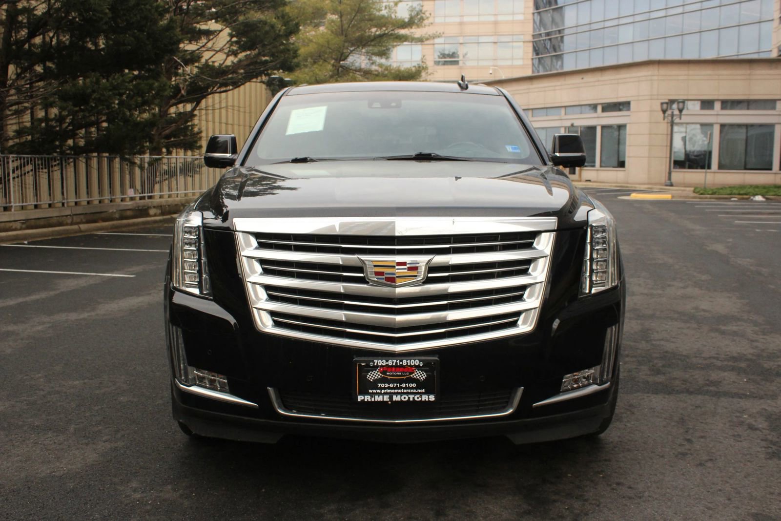 Used 2017 Cadillac Escalade ESV Platinum AWD/4WD image 3