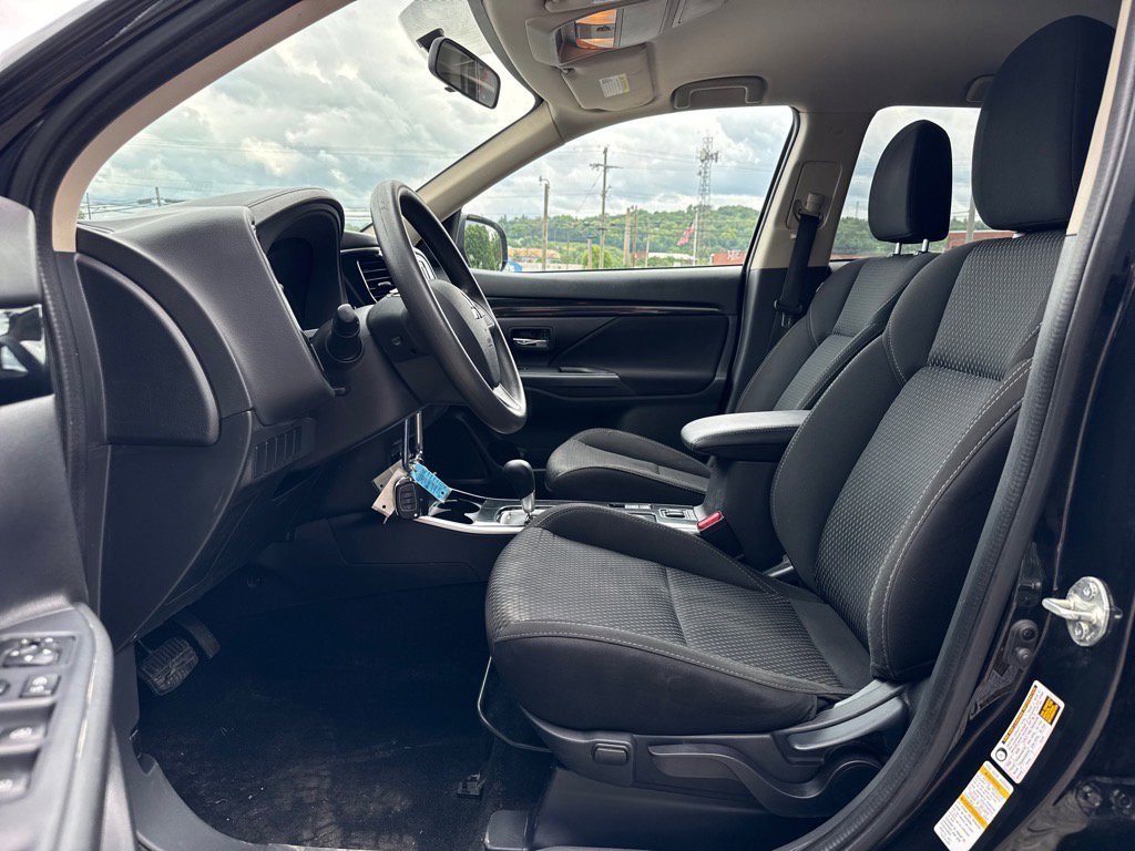 Used 2020 Mitsubishi Outlander ES image 7