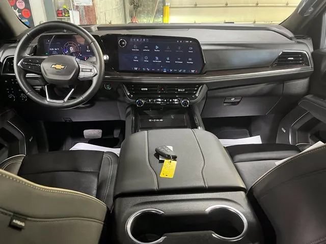 Used 2025 Chevrolet Tahoe Premier w/ Sun And Tow Package AWD/4WD image 5